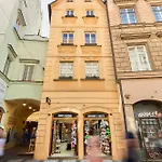 Nelis I Boutique In Old Town