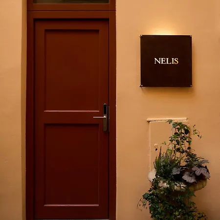 Nelis I Boutique In Old Town