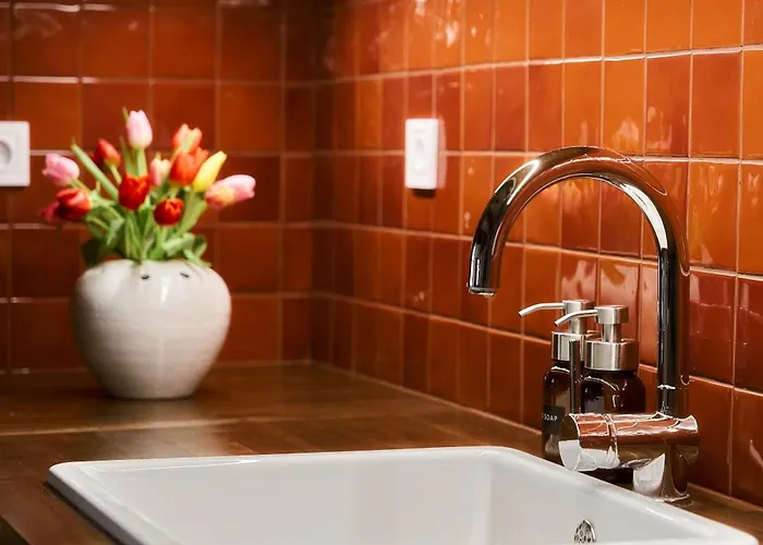 Nelis I Boutique In Old Town