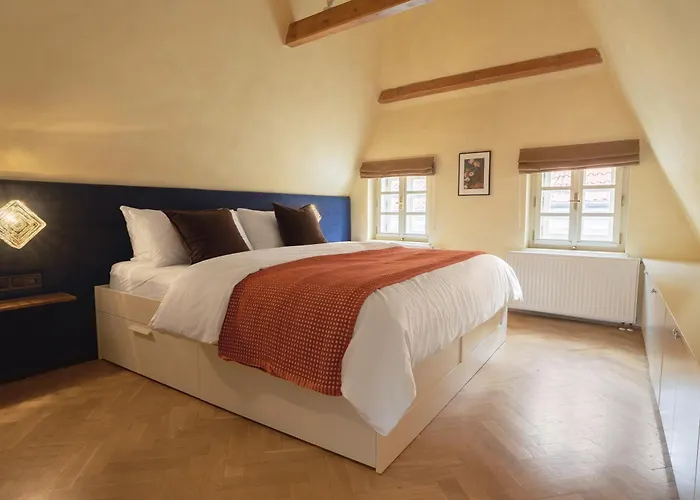 Nelis I Boutique In Old Town *