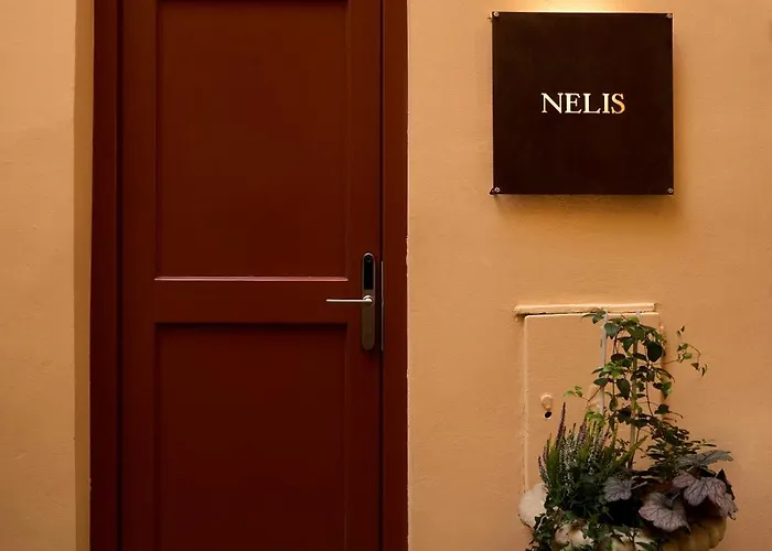 Nelis I Boutique In Old Town
