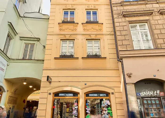 Nelis I Boutique In Old Town